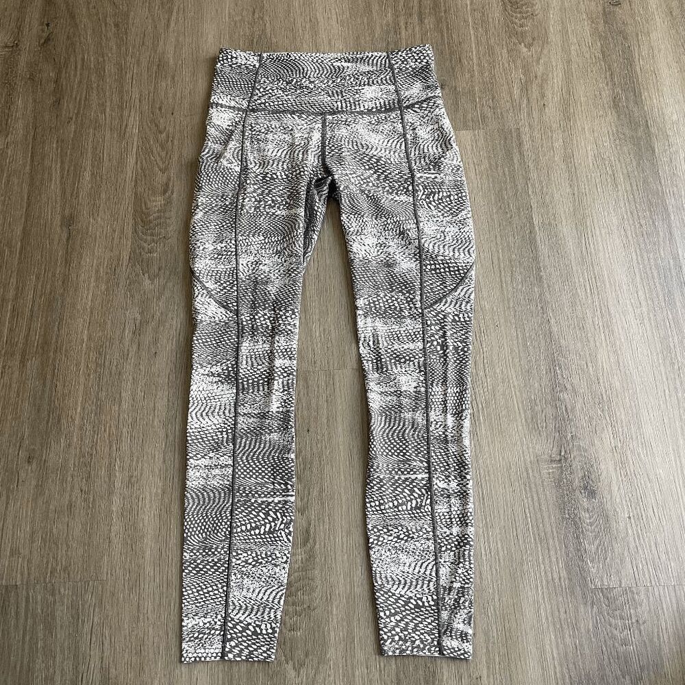 Lululemon Fast & Free 7/8 Tight II Nulux 25" in Swerve Vapor Metal Grey 6​​​​​​ - Picture 4 of 7
